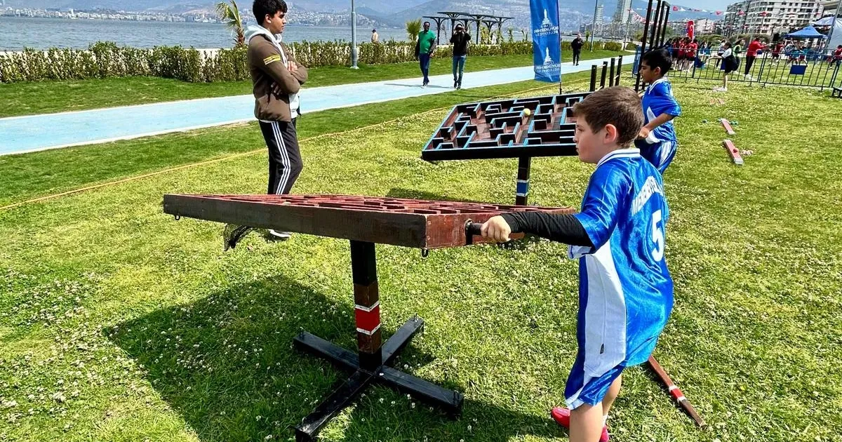 İzmirli minikler Hentbol Şenliği’nde buluştu