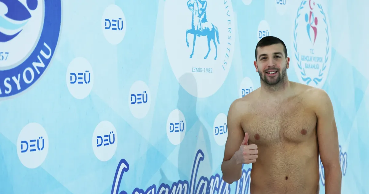 DEÜ kapılarını ulusal yüzücüye açtı